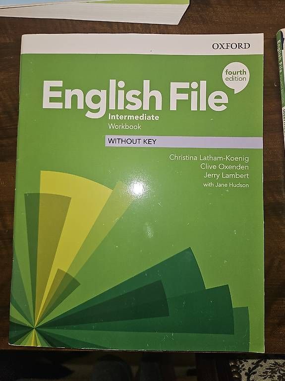 Livres: English File Intermediate 4th Ed. Student's + Workbook – D'occasion à Lugano par ama_2rj8 1