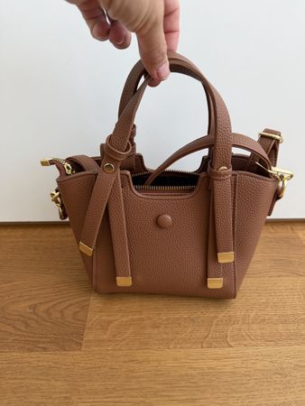 Handtasche klein braun mit Umhängeriemen NEU