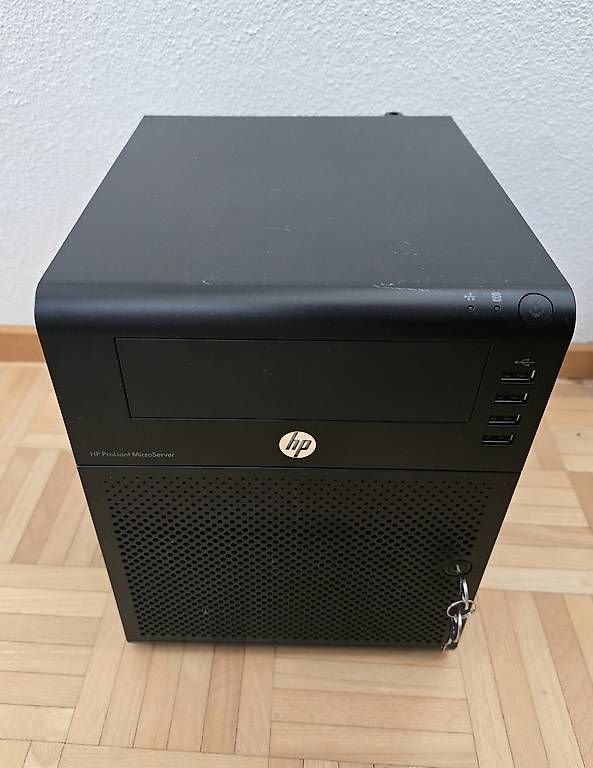 Hewlett Packard Server: HP Proliant MicroServer inkl. HDDs – Gebraucht aus Aadorf von Dcand 3