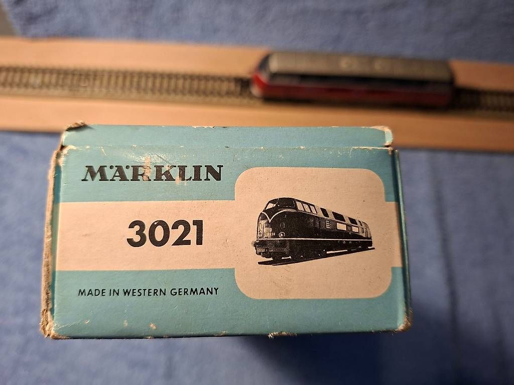 Märklin Modellini di ferrovie: Diesel Lok der DB – Usato da Niederglatt ZH venduto da Riedo19 3