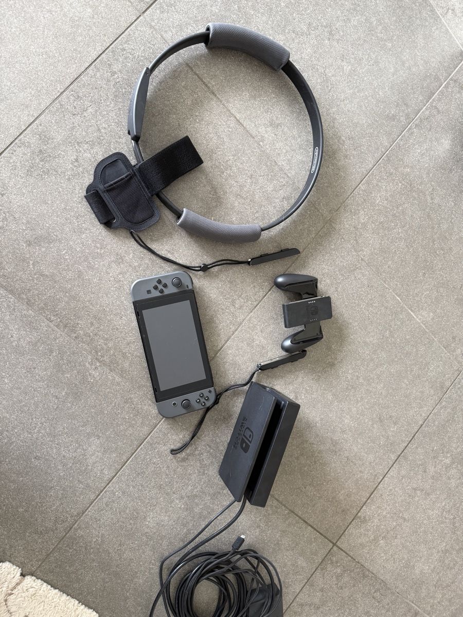 Nintendo Console: Nintendo Switch Konsole + Ring Fit Adventure + Spiele – Usato da Eschen venduto da fr1991 4
