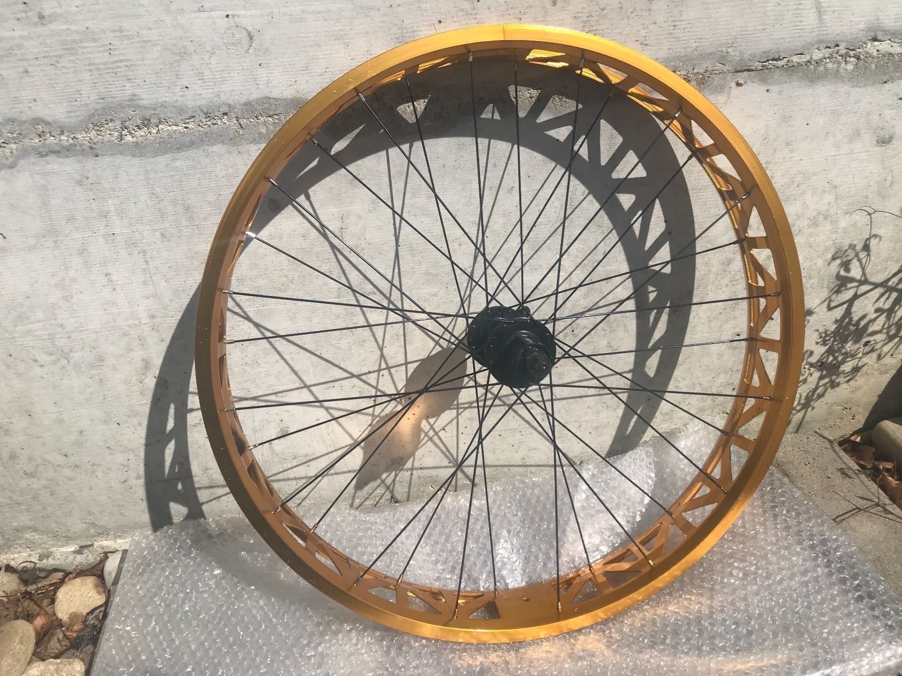 Pezzi di ricambio: Hinterrad Fatbike schwarz oder gold – Nuovo e nell'imballaggio originale da Wolhusen venduto da TandemSchweizAG