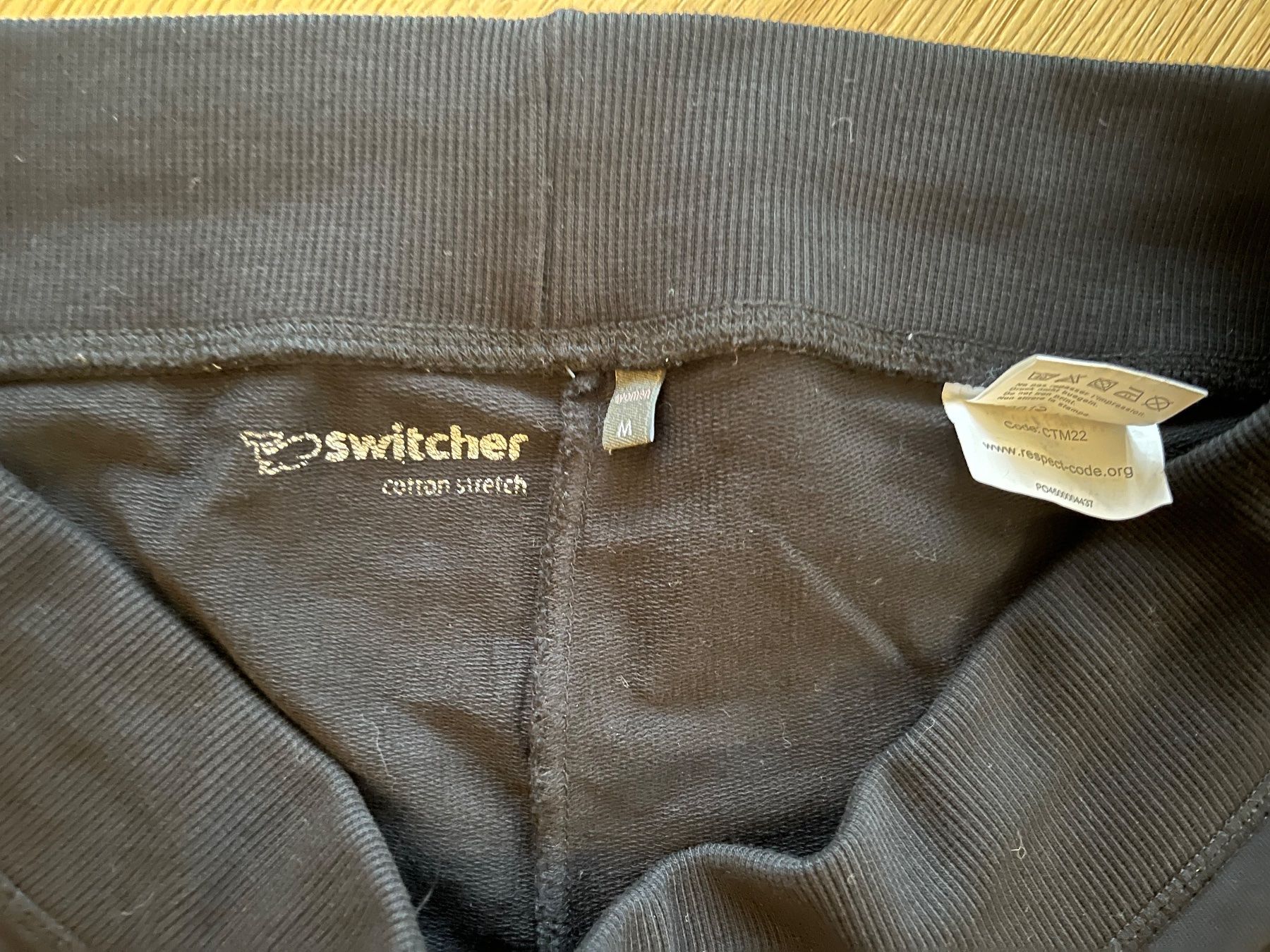 Switcher Pantaloni: Switcher 3/4 Trainerhose / Jogginghose schwarz M Baumwolle – Usato da Gümligen venduto da blackberrys 2