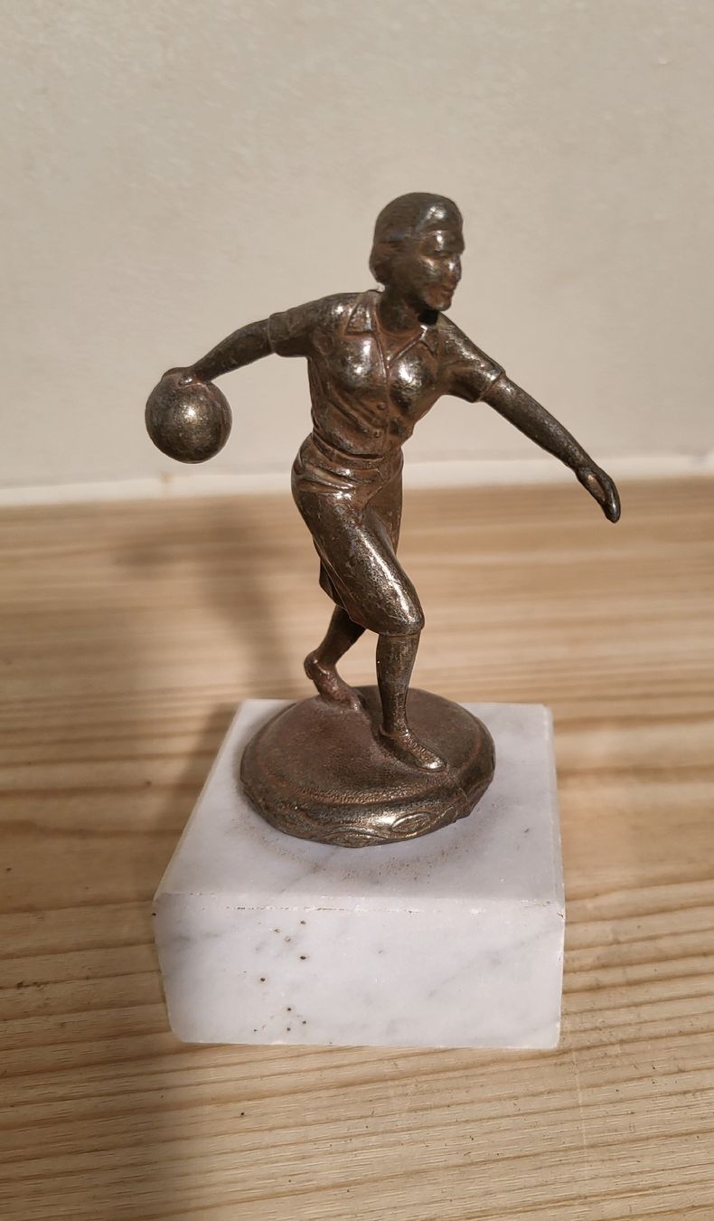 Figuren: Bowling Figur auf Marmorsockel, Vintage – Gebraucht aus Zürich von thn_gx89