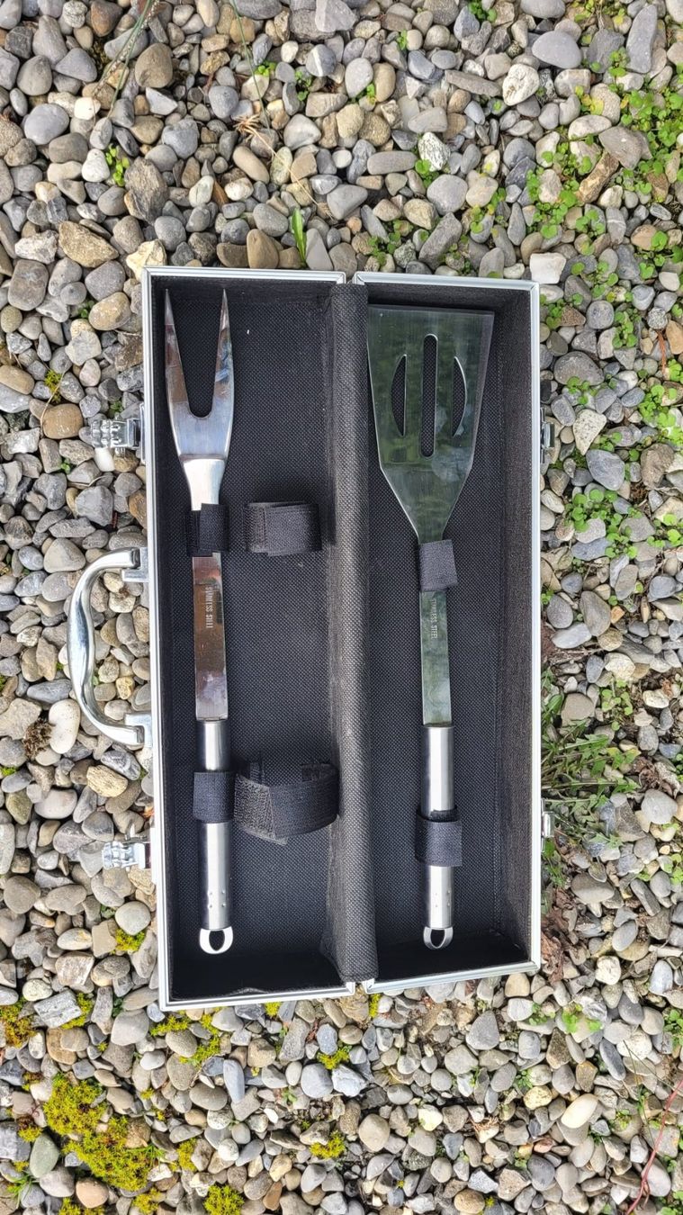 Couverts: Grillbesteck mit Alukofffer – D'occasion à Schafisheim par Parker30
