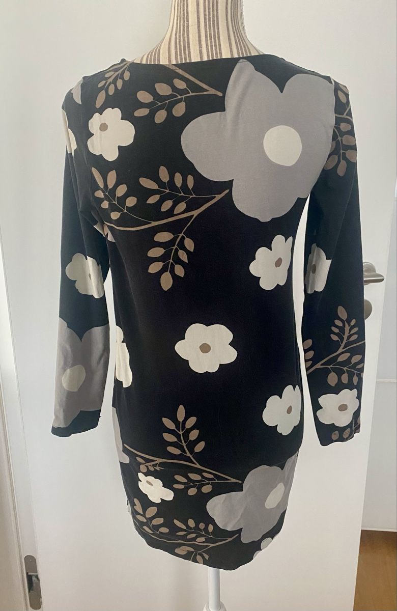 Marimekko Robes: Robe/tunique Marimekko fleurs noir taille S – D'occasion à Lausanne par HomeDepose 1