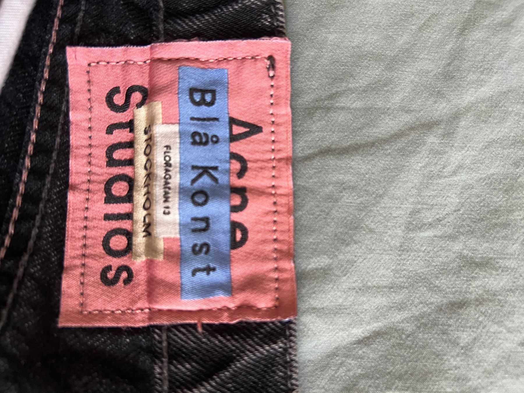 Acne Studios Jeans: Jeans Acne Studios schwarz Grösse 30 neuwertig – D'occasion à Zürich par bonnuit 2
