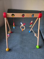Baby Holz Spielbogen mit Anhängern guter Zustand