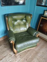 grüner Chesterfield Leder Sessel 