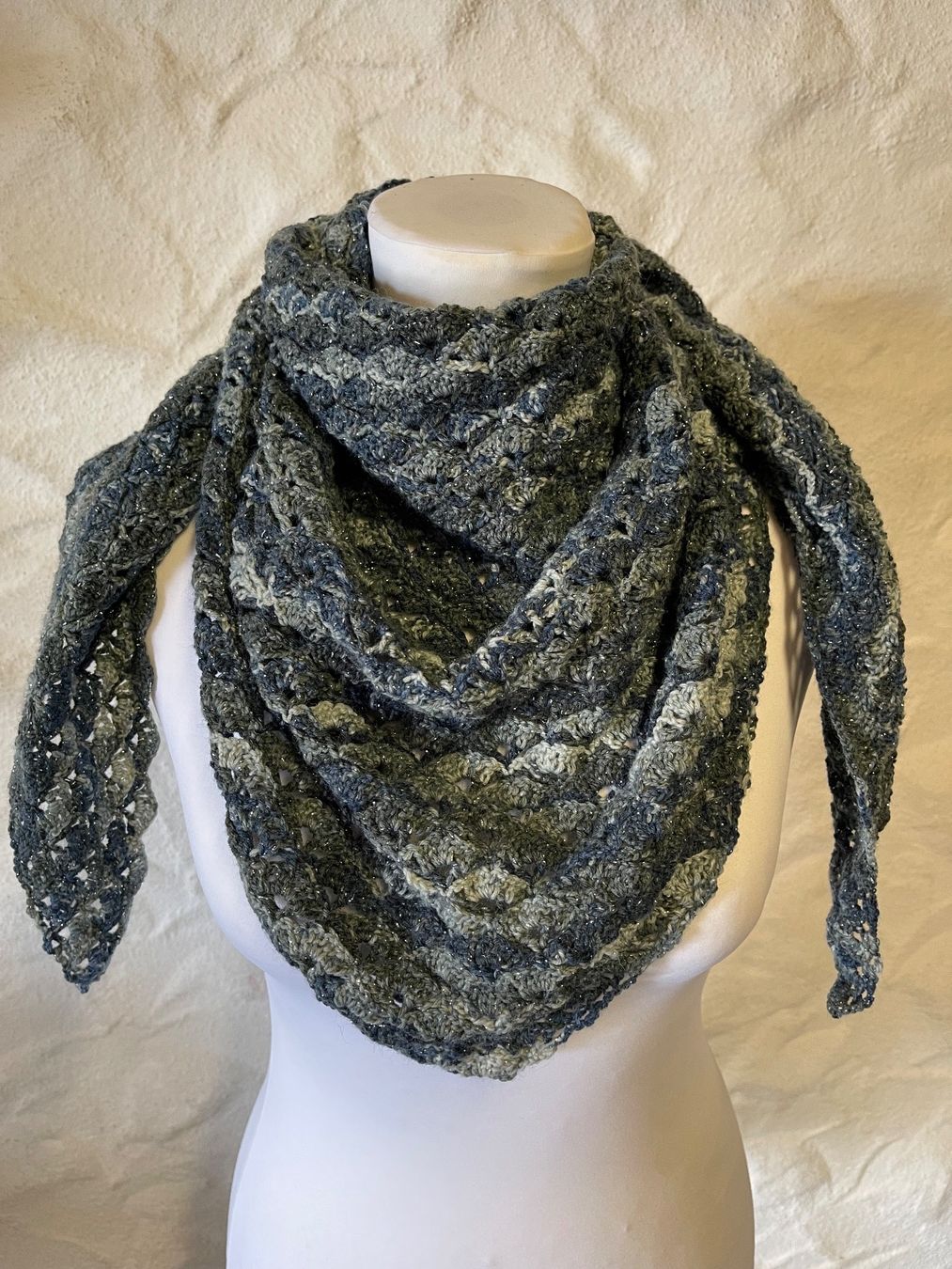 Foulards, Tücher & Schals: Dreieckstuch mit Glitzer – Neu (gemäss Beschreibung) aus Urnäsch von pas_5r9c