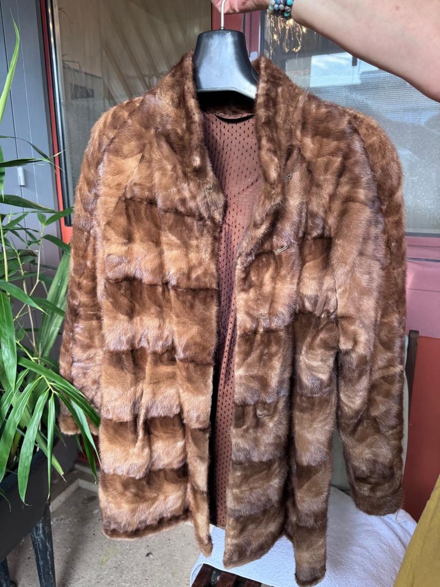 Giacche: Veste en vison brun taille 40 – Usato da Genève venduto da irissette 1