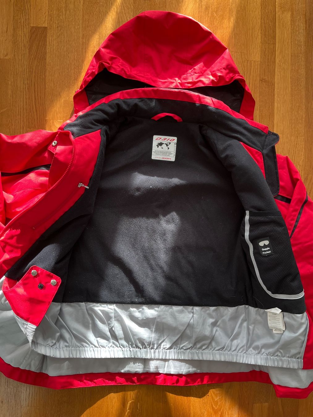 Giacche: Rote Winterjacke von D310, Descente, Gr. 42 – Usato da Basel venduto da Bibi_Basel 1