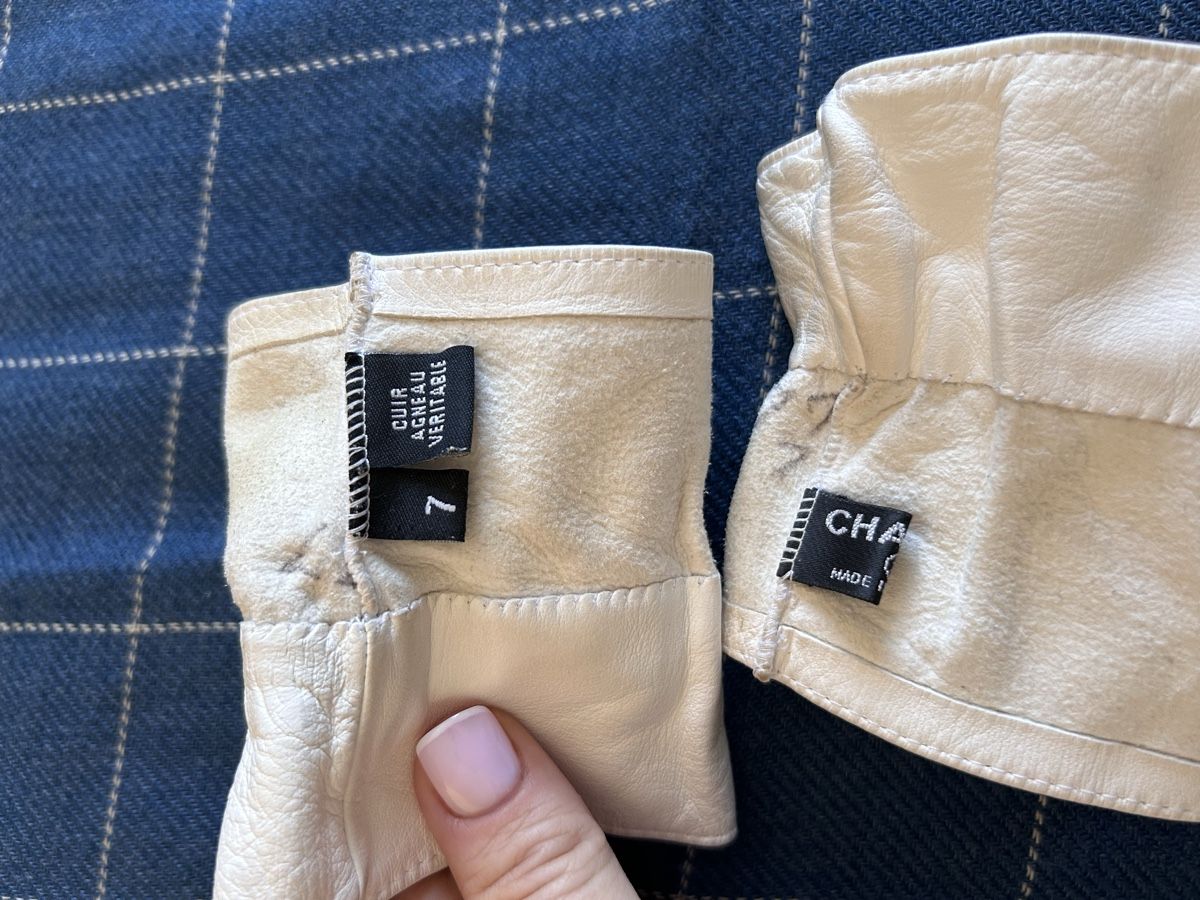 Chanel Guanti & manicotti: Original Chanel White Leather Gloves with Black Bows  – Usato da Biel/Bienne venduto da zit_v5yc 2