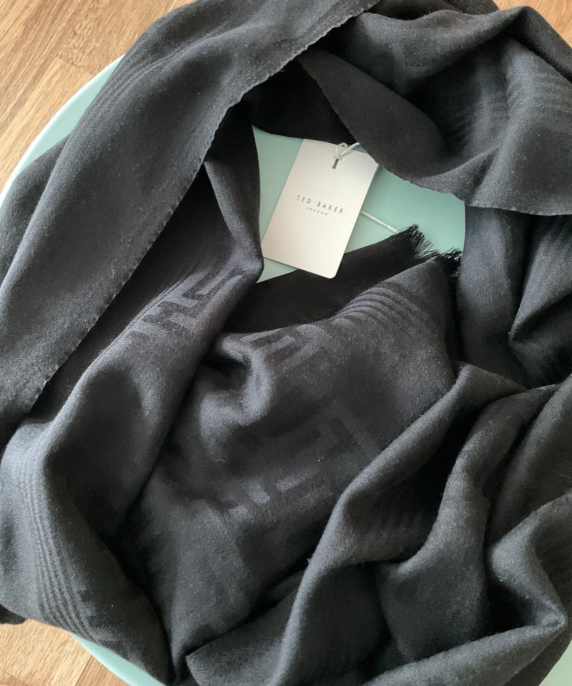 Foulard & Sciarpe: Ted Baker T Monogram 100% Wool Black Long Scarf – Usato da Wettingen venduto da Hbeluga 1