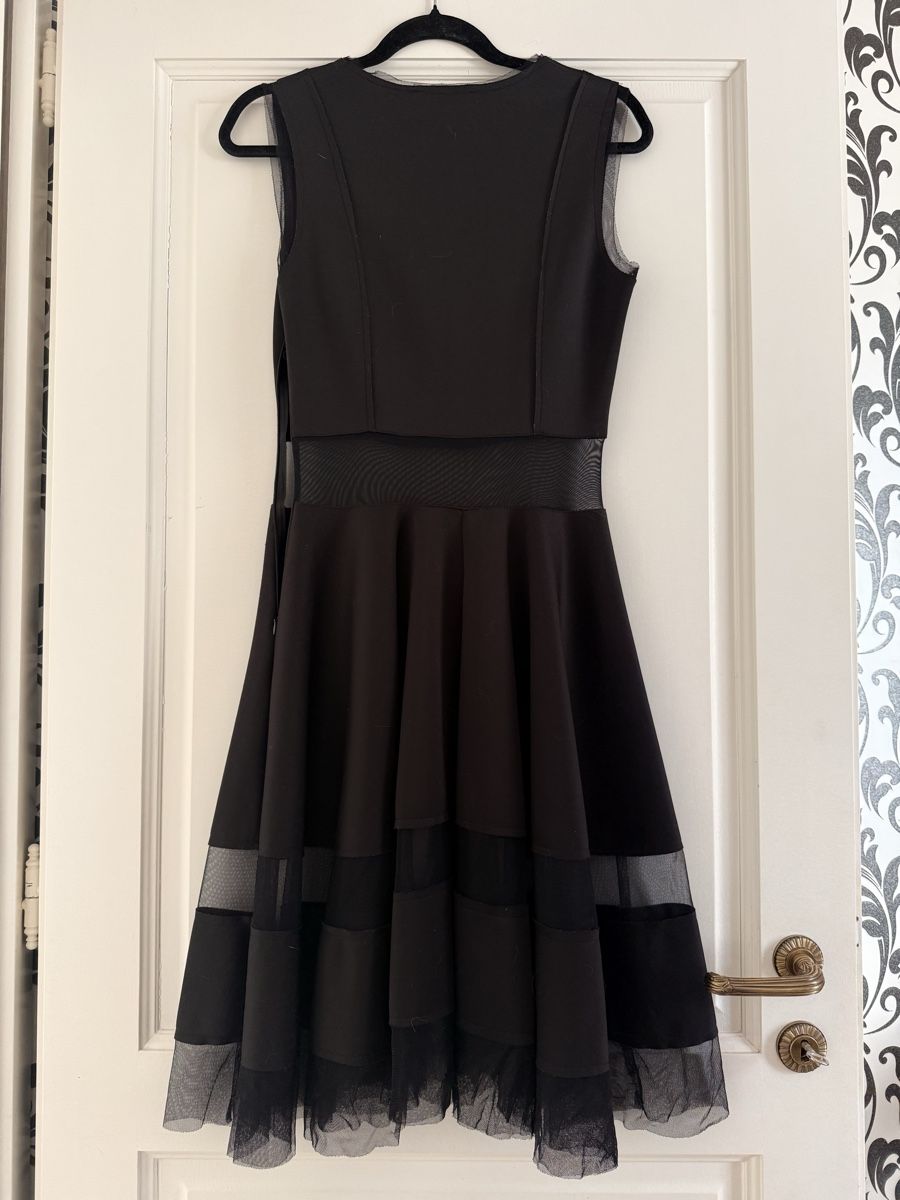Vestiti: Elegant Black Dress – Usato da Corsier-sur-Vevey venduto da Kristina.Nova 5