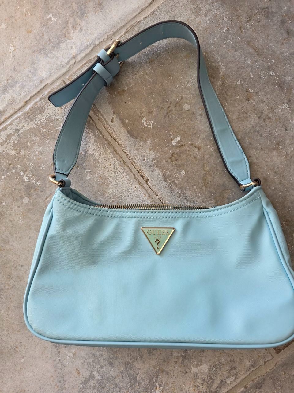 Guess Taschen für Damen: Coole Guess Tasche – Gebraucht aus Maur von Edsch