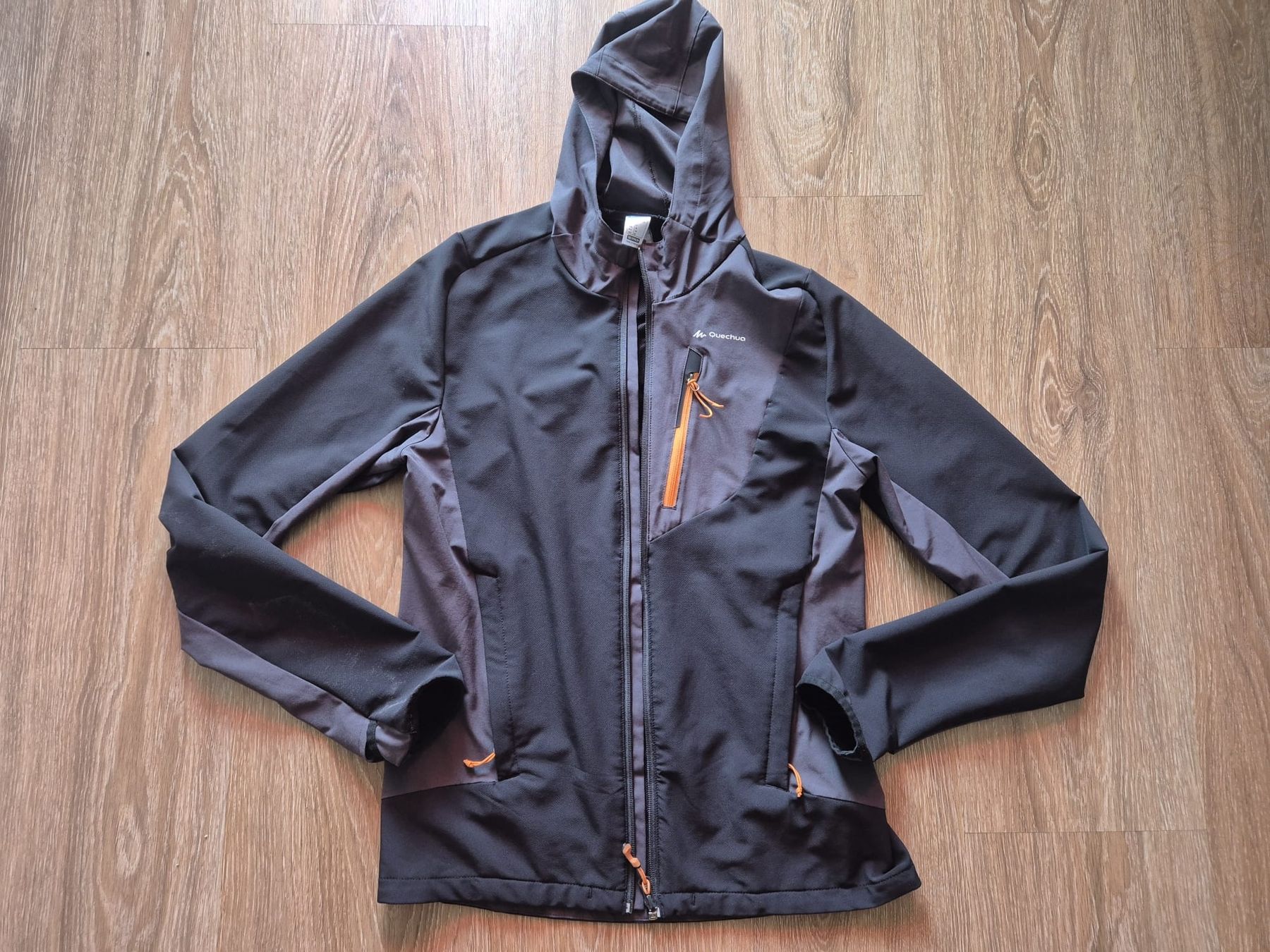 Jacken: Quechua Hooded Softshell Jacket Men's Size S Dark Grey Used – Gebraucht aus Zürich von sha_rxc8