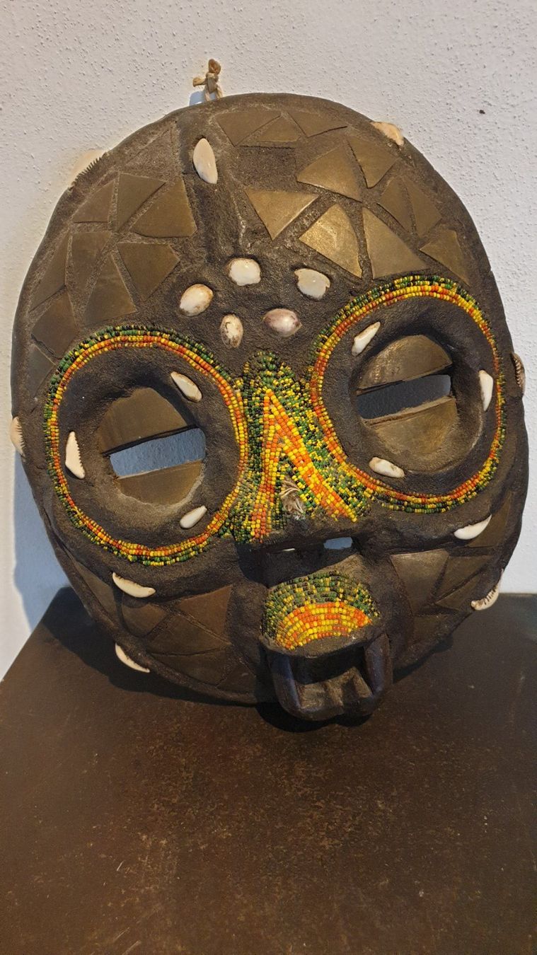 Arte internazionale: Afrikanische, alte Maske. – Usato da Goldach venduto da armando_r 1