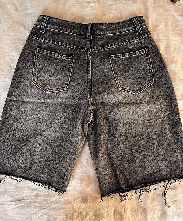 Jeans: Schwarze Jorts – D'occasion à Bad Ragaz par ser_xc7t 1