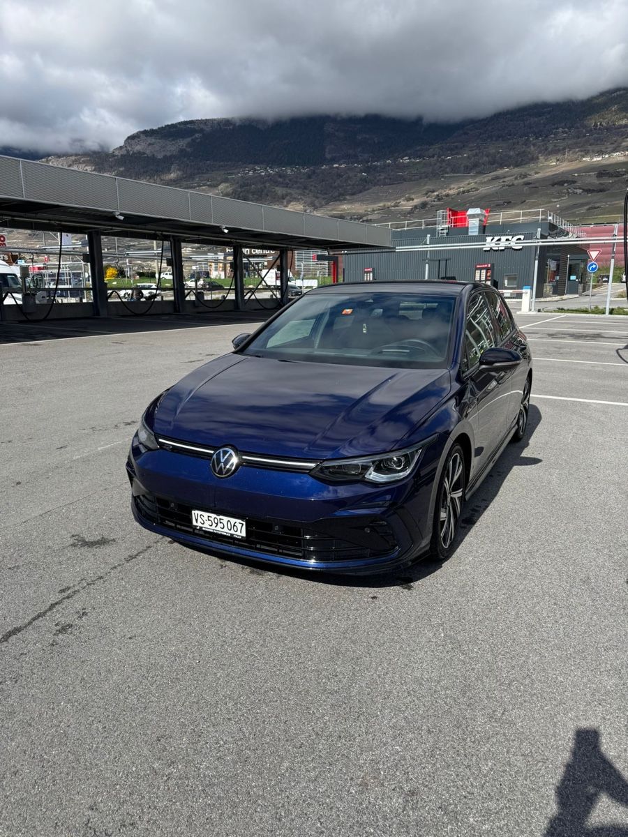 VW Autos: Volkswagen Golf 8 R-Line – D'occasion à Fully par hug_l9gj 2