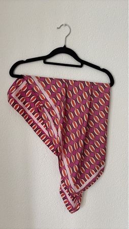 Foulard femme motif geometrique rose 