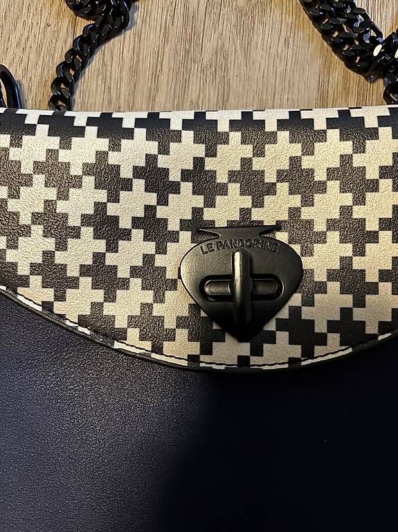 Borse da donna: Borsa - le pandorine – Usato da Cademario venduto da ana_zp9b 1