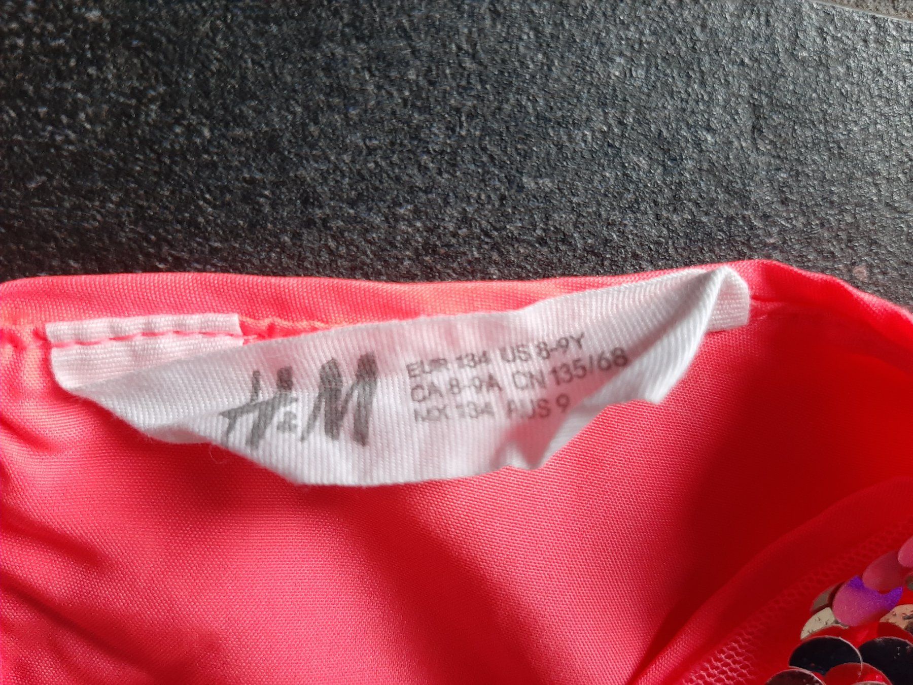 H&M Vestiti & Gonne: 3D Paillettenkleid Mädchen Kleid Gr.140 HM – Usato da Malleray venduto da ste_rx2t 1