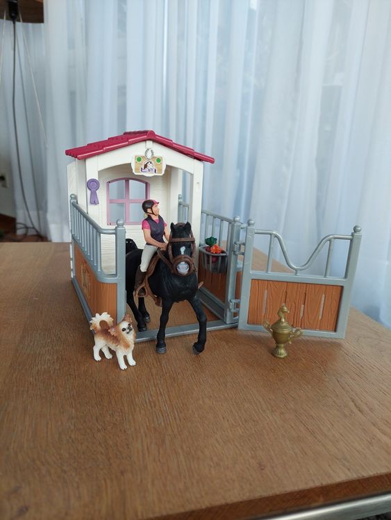  Foto zu Aussenstall Schleich mit Zubehör 