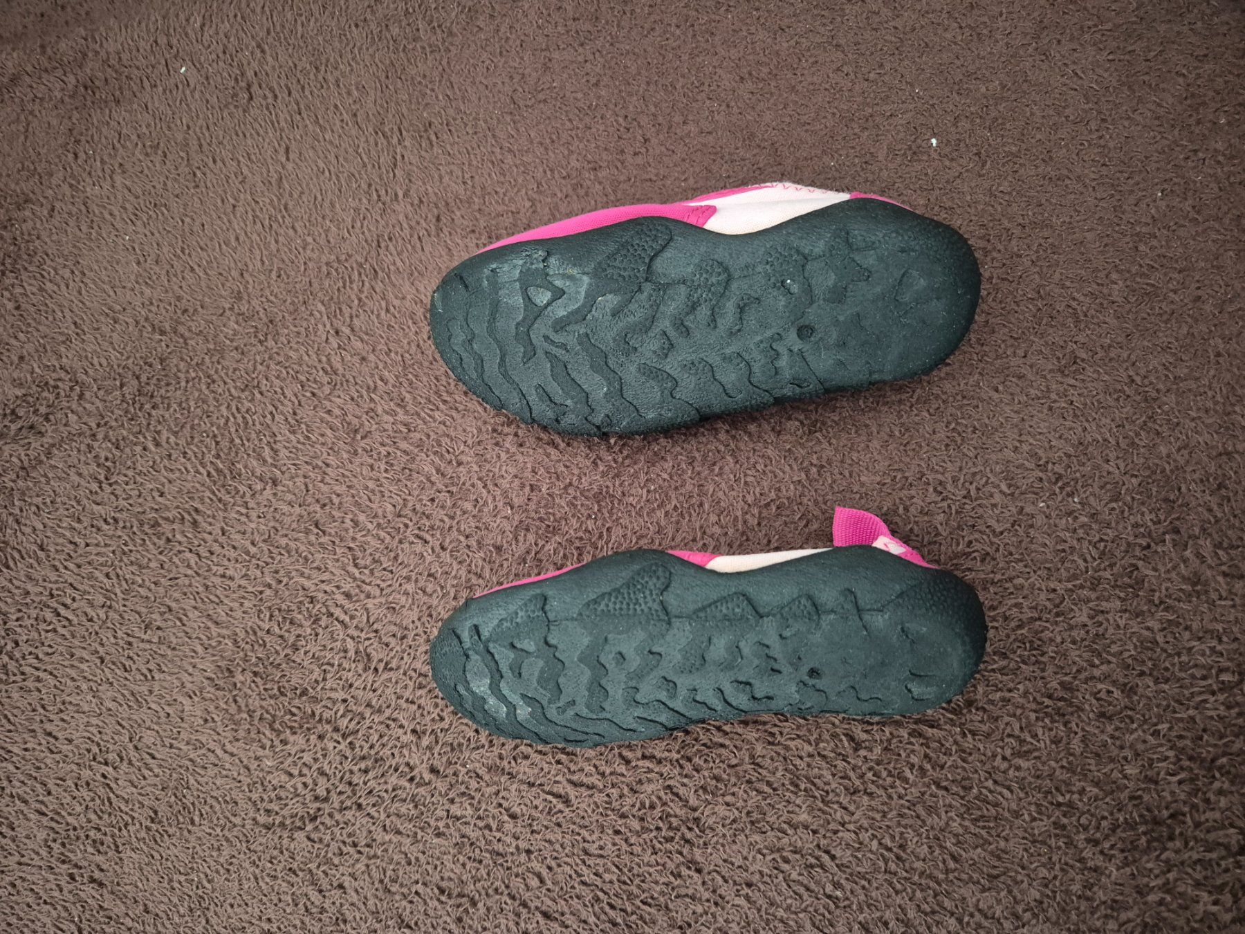 Scarpe per ragazze: Badeschuhe Grösse 23/24 – Usato da Ersigen venduto da hei_7hqw 1