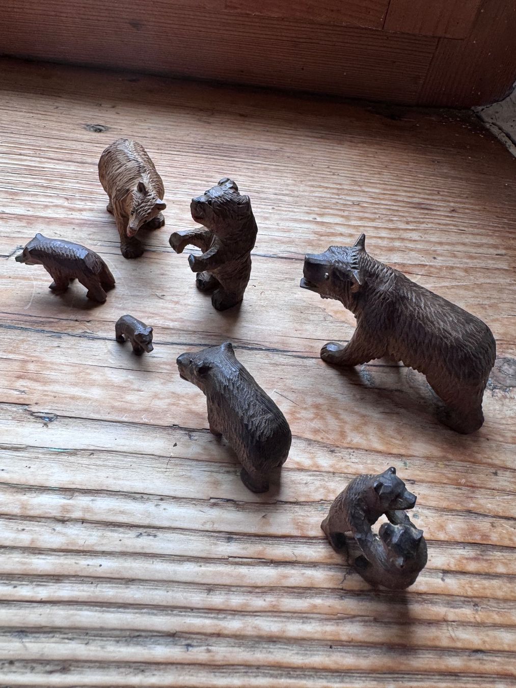 Sculture & Statue: Brienzer Schnitzerei 7x Bärenfiguren – Usato da Glovelier venduto da deepfunk 2