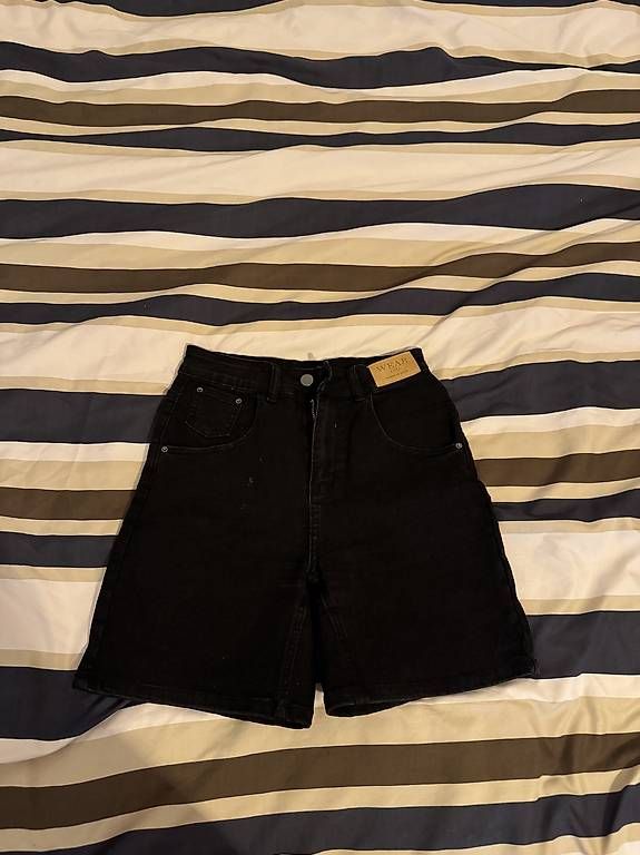 Pantalons: Short taille S  – D'occasion à Genève par dia_w9qp