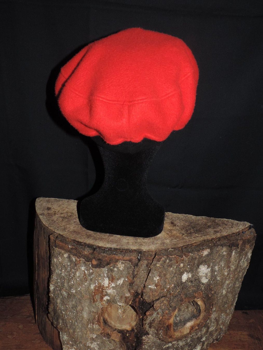 Copricapi, berretti & cappellini: béret rouge avec fleur – Usato da Genève venduto da Axelle333 7