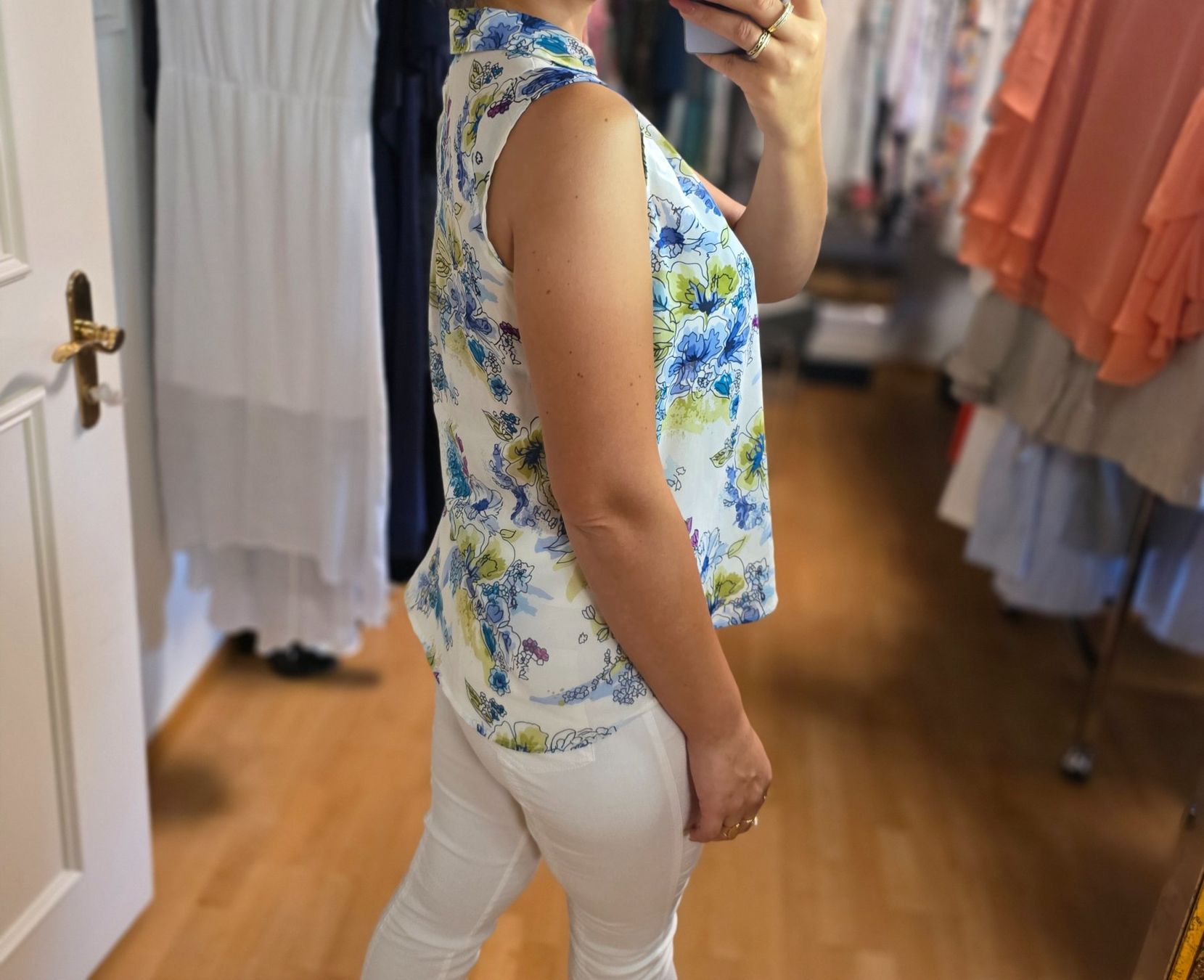 Camicette: Ärmellose Bluse mit Blumenmuster, asymmetrisch, M – Usato da Wald ZH venduto da CapLux 2