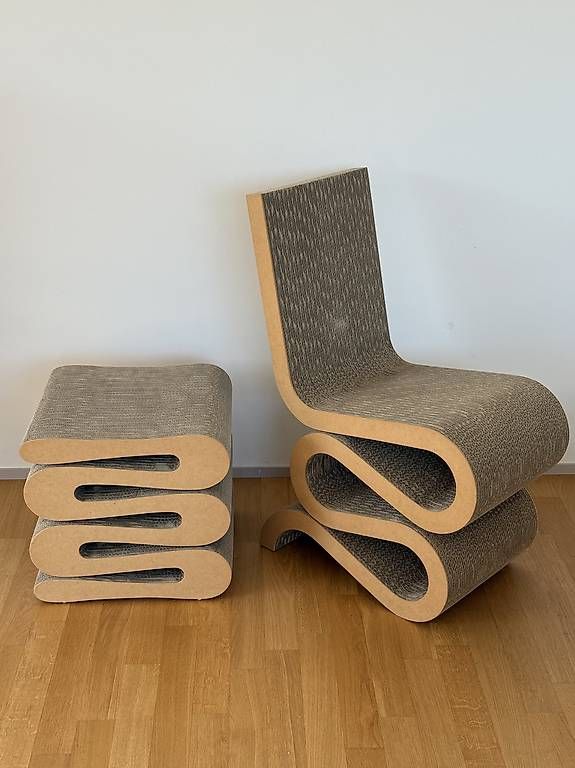 Vitra Sedie: Vitra Wiggle Side Chair & Wiggle Stool Set  Frank Gehry – Usato da Zürich venduto da ljjud 1