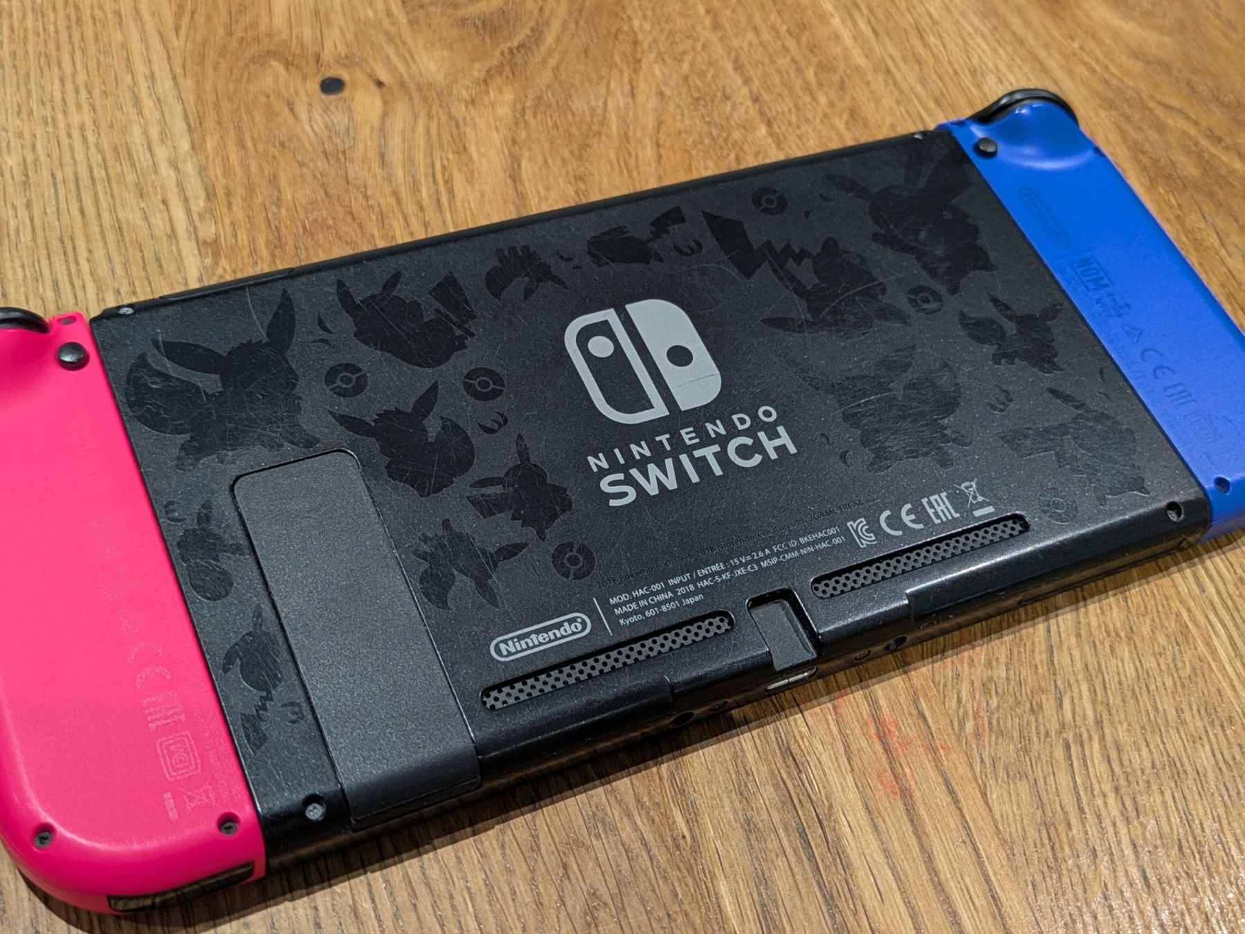 Nintendo Consoles: Nintendo Switch Edition Evoli-Pikachu +1 Jeu – D'occasion à Saillon par Minilu08