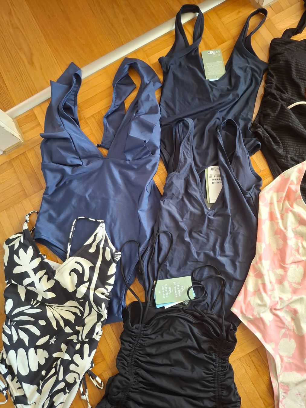 Costumi da bagno & Bikini: 11 Badeanzüge – Nuovo e nell'imballaggio originale da Oberhofen am Thunersee venduto da katka99 2
