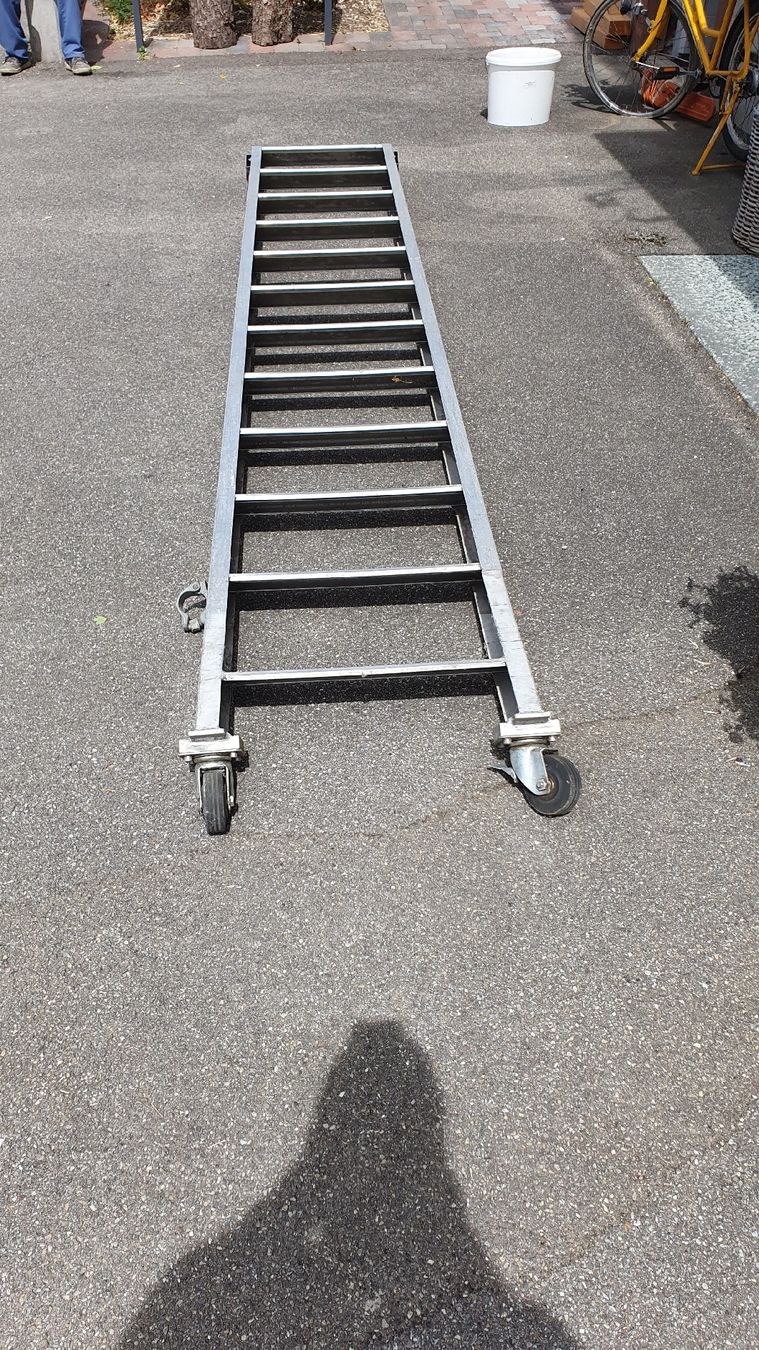 Echafaudages: Aluminium-Gerüsttreppe – D'occasion à Wegenstetten par ewerest