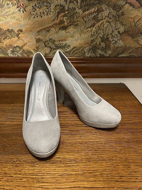 Scarpe da donna: Marco Tozzi Pumps, silber, Gr. 37, neuwertig – Usato da Frauenfeld venduto da Portuguesaa
