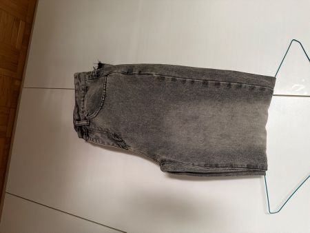 Shorts en jean gris usé taille 32-34 bon état