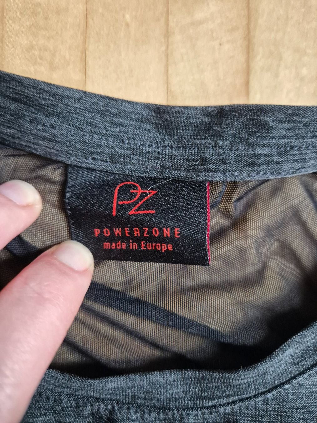 T-Shirts: Powerzone Sportoberteil – Gebraucht aus Niederwil SG von javatux 2