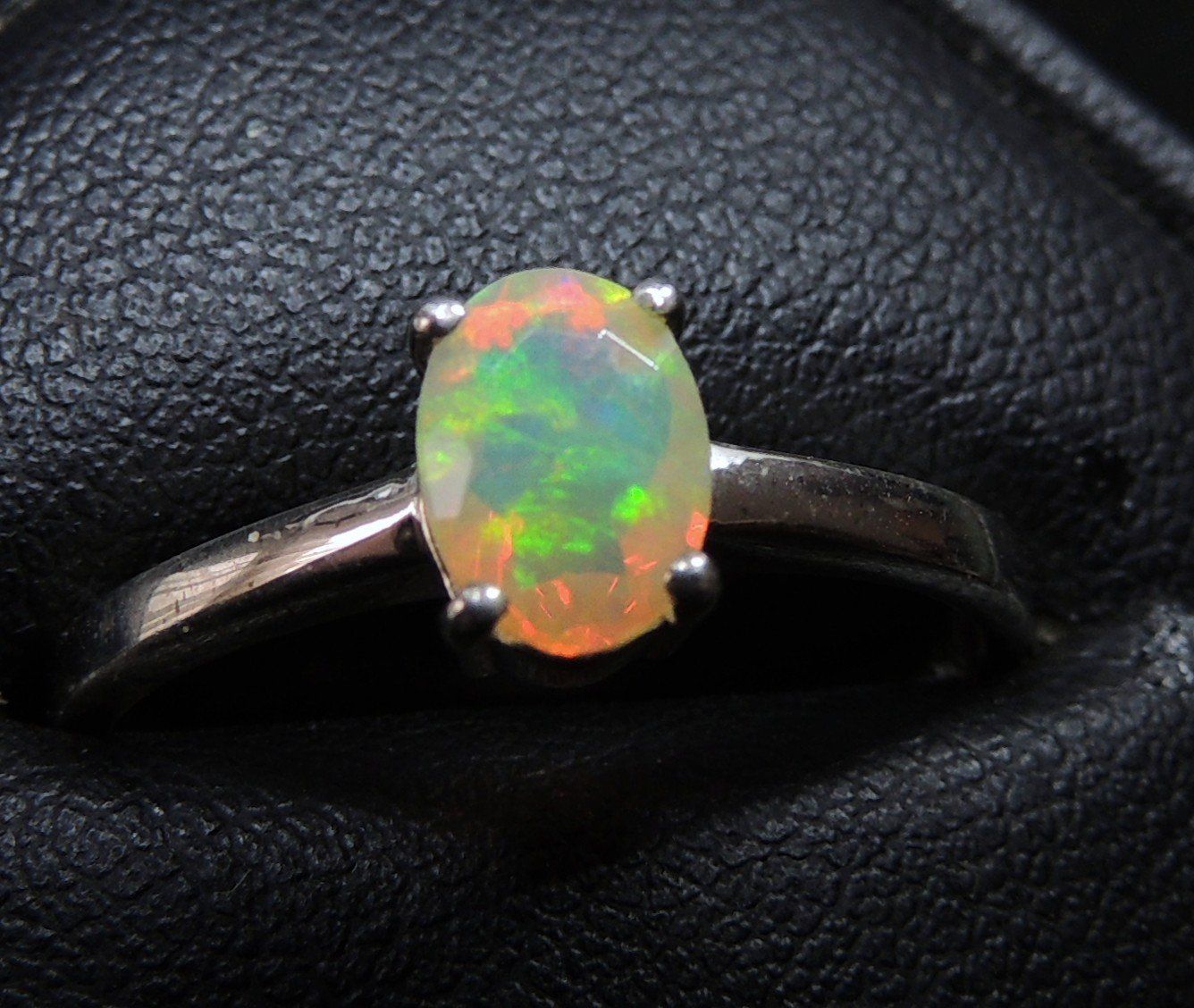 Anelli: Farbintensiver äthiopischer Opal Silber 925 Fingerring – Nuovo (secondo la descrizione) da Waldenburg venduto da schaller707