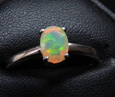 Farbintensiver äthiopischer Opal Silber 925 Fingerring