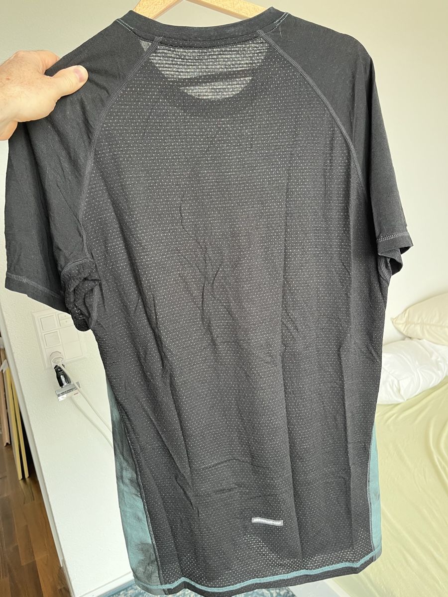 Mons Royale T-shirt: Mons Royale T-Shirt Grösse L – Usato da Biel/Bienne venduto da floralyys 1
