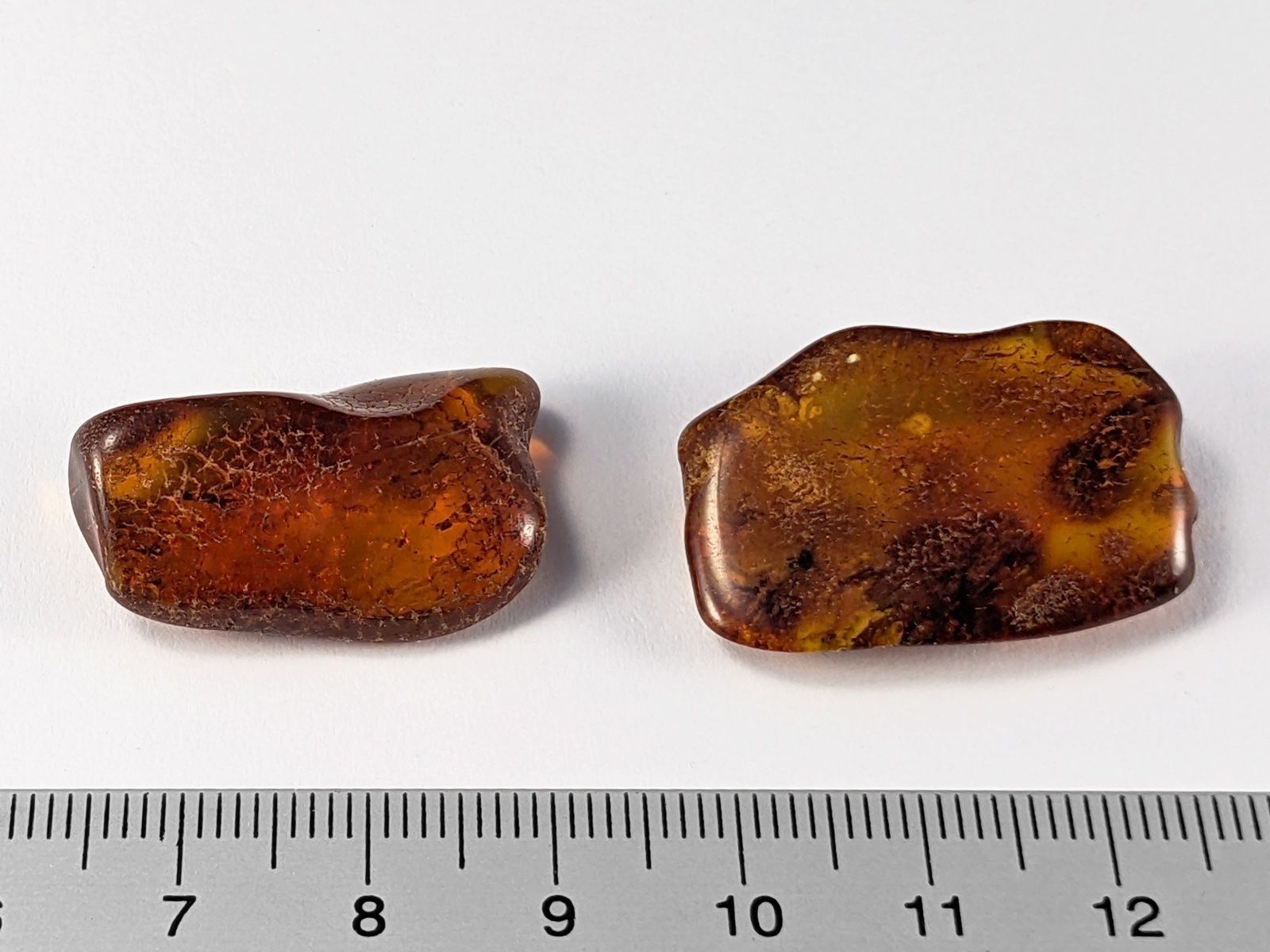 Minerali & Pietre curative: roter baltischer Bernstein ca.28mm, 2Stk. 5 Gramm – Nuovo e nell'imballaggio originale da Meilen venduto da StoneGarden 1