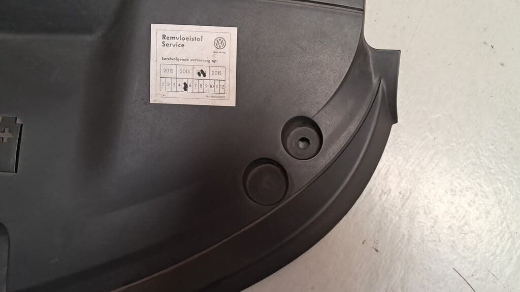 Volkswagen Alle Autoersatzteile: Batterieabdeckung 7H0119517B VW T5 Transporter / Multivan – Gebraucht aus Alpnach-Dorf von Hess-Automobile 3