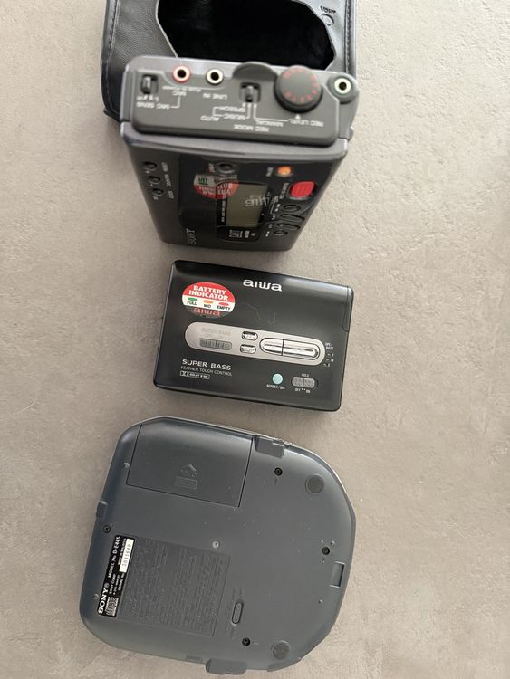 Sony DAT Walkman TCD-D7, Aiwa Kassetten-Player & Discman D-E (Defekt ...