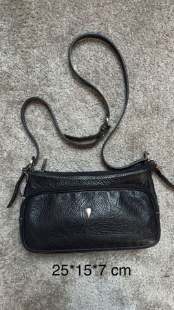 Sac femme / Damentasche Lancaster cuir Leder noir