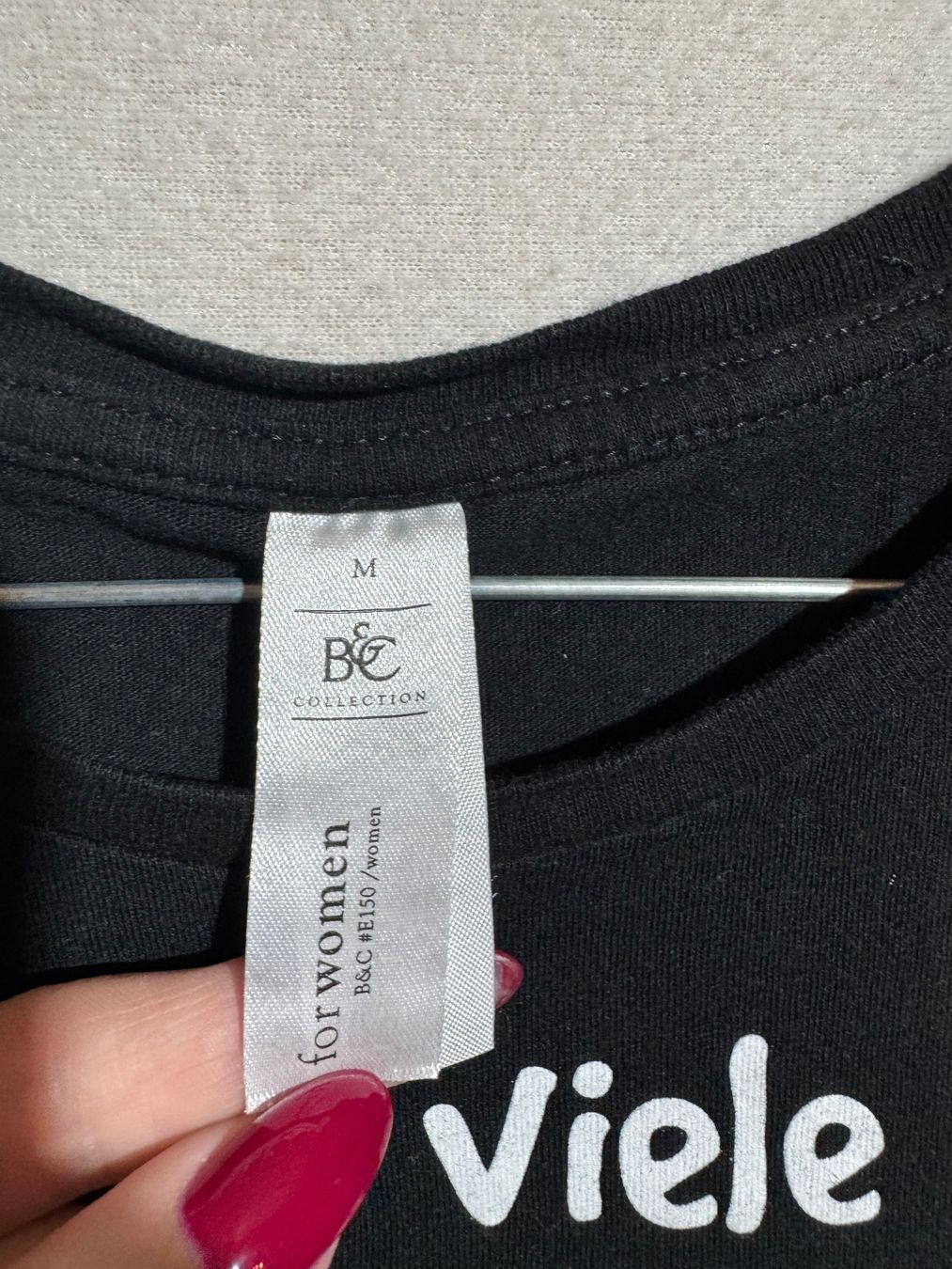 T-shirt: Schwarzes Shirt von B&C Collection – Usato da Grosswangen venduto da SALE_SALE_SALE 2