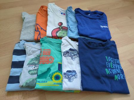 10 Kinder T-Shirts verschiedene Motive Grösse 98/104