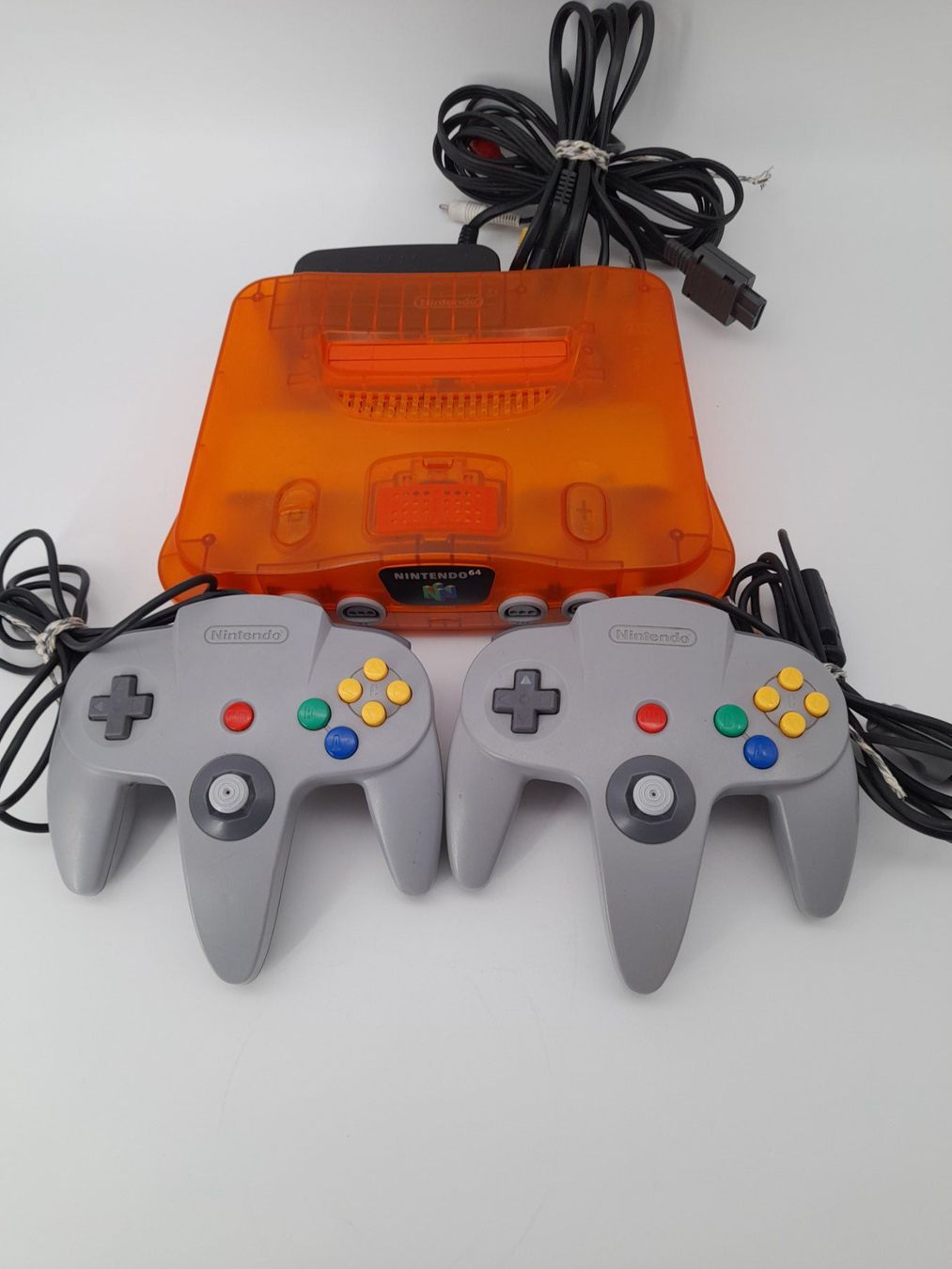 Nintendo Console: Console Nintendo 64 Orange avec 2 manettes – Usato da Delémont venduto da Loccaze2015 4